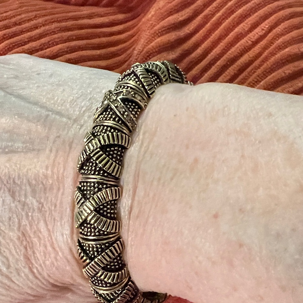 3/$15 Elegant Gold and Black Women's Bracelet Lot 198